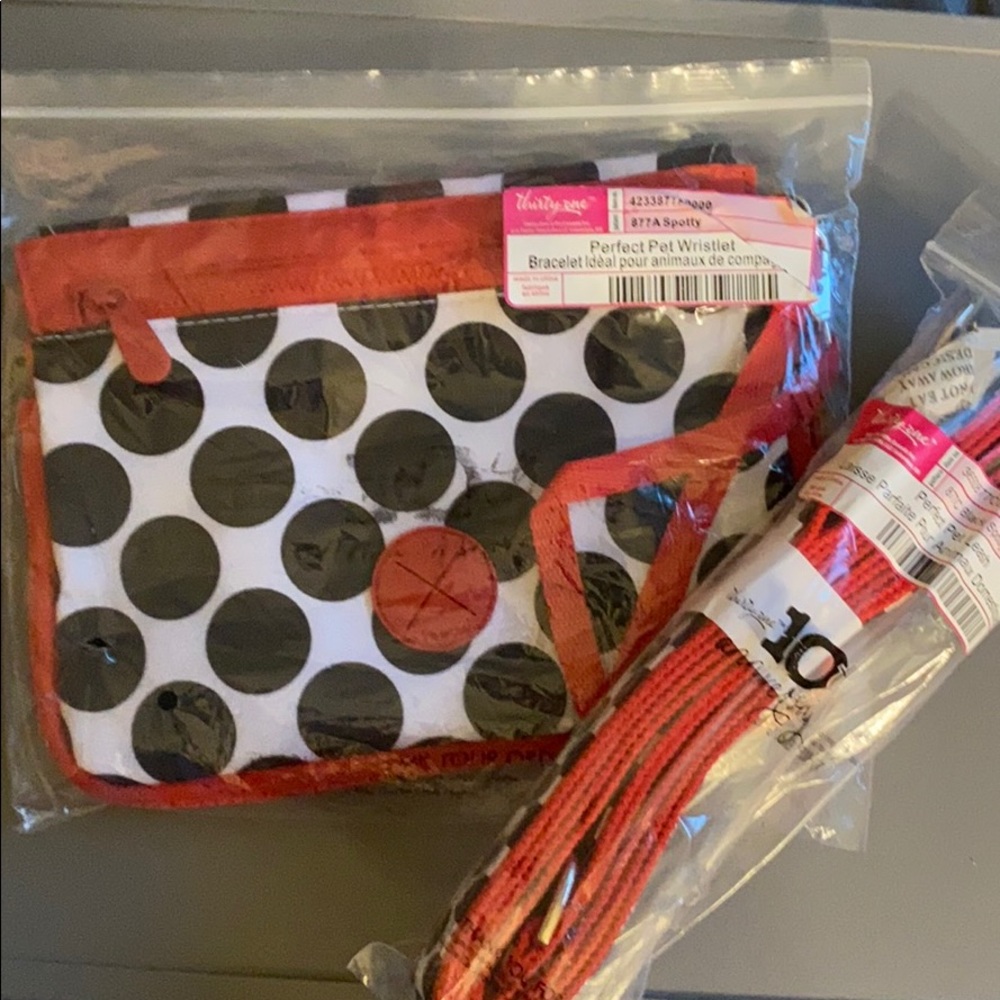 Thirty One Leash and Pet Wristlet